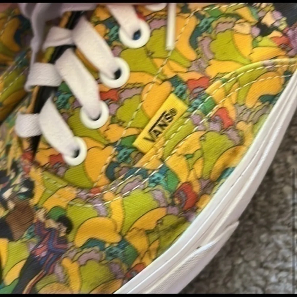 ⭐️HOST PICK⭐️Rare limited edition The Beatles Vans size 11.5